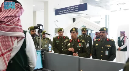 اللواء المربع يتفقد سير العمل بجوازات مطار حائل الدولي