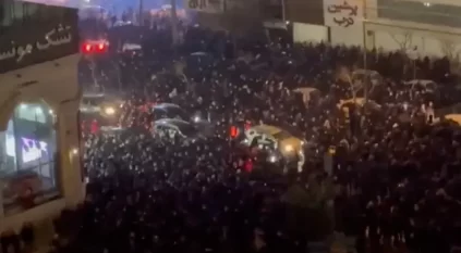 إيران.. اتساع رقعة الاحتجاجات والحرس والثوري يتوعد بالحسم