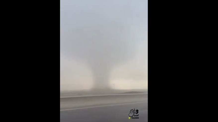 الأسباب العلمية وراء الإعصار القمعي في أملج