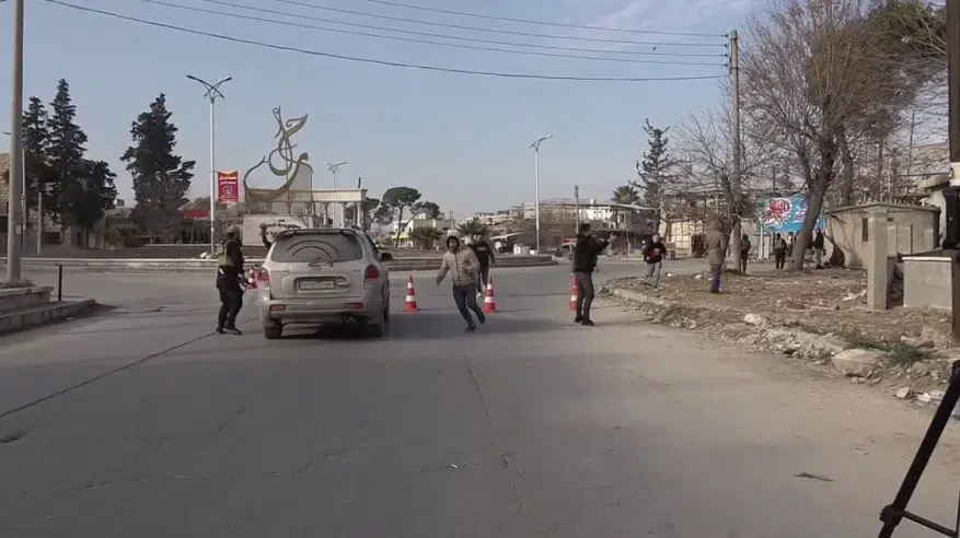 الأمن السوري يجلي 850 مدنيًا من أحياء الشيخ مقصود والأشرفية بحلب