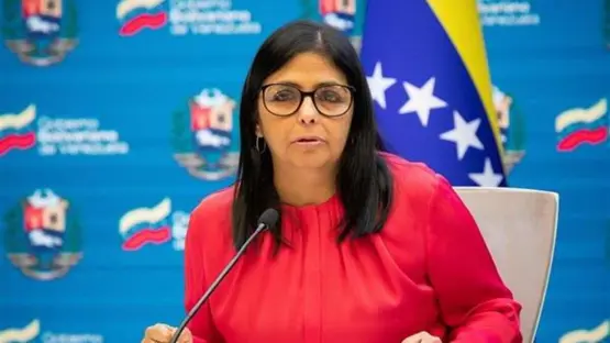 نائبة الرئيس الفنزويلي تؤدي اليمين الدستورية رئيسة مؤقتة للبلاد