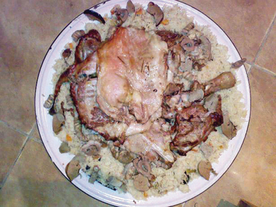 العسل والحنيذ.. نكهة تراثية تعكس هوية محايل عسير