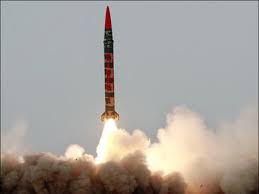 باكستان تختبر صاروخًا جويًا مطورًا محليًا