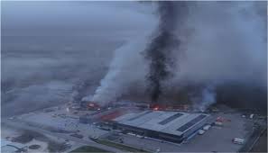 فُقدان 5 أشخاص إثر حريق في مصنع أغذية باليونان