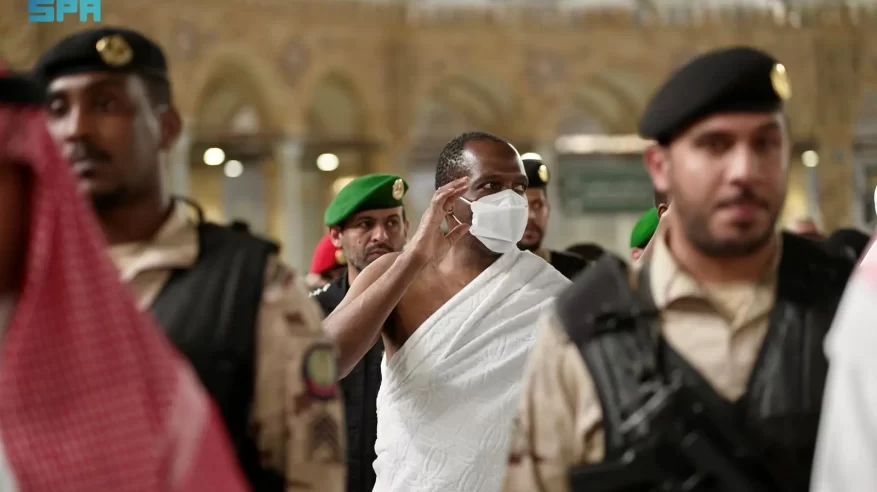 رئيس وزراء جمهورية مالي يؤدي مناسك العمرة