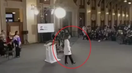 زلزال يجبر رئيسة المكسيك على قطع كلمتها ولقطات توثق