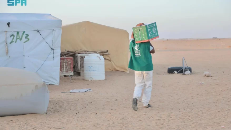 سلمان للإغاثة يوزّع 13.600 سلة غذائية للأسر المتضررة في وادي وصحراء حضرموت