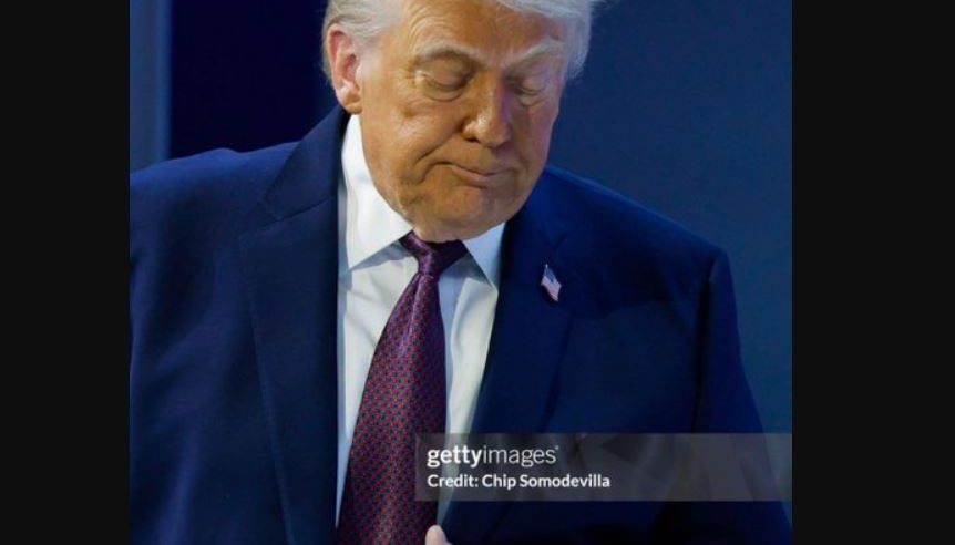 ترامب يكشف عن سبب أحدث كدمة  على يده