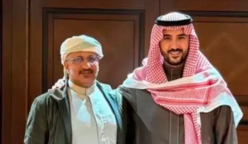 خالد بن سلمان يبحث مع طارق صالح دعم استقرار اليمن