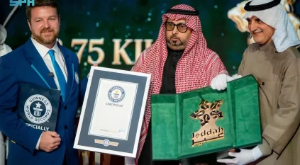 موسوعة غينيس تسجل شعار موسم جدة كأثقل درع مصنوع من الذهب