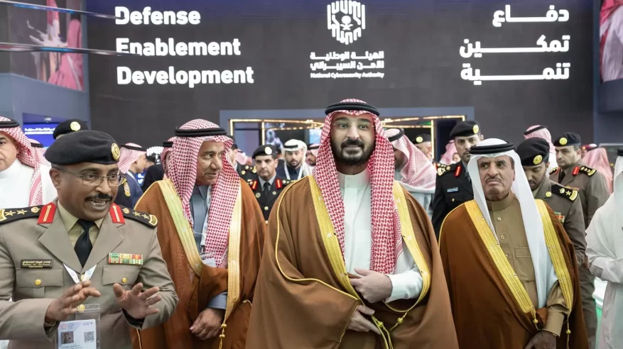 معرض الدفاع العالمي 2026.. وزير الحرس الوطني يزور جناح الوزارة 