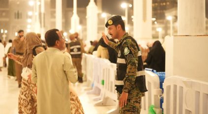 جهود الأفواج الأمنية في تنظيم الحشود بالمسجد الحرام خلال شهر رمضان