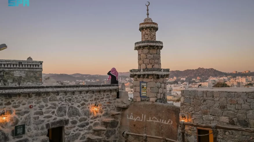 مسجد الصفا إرث متجذر في جبال السراة لأكثر من 1350 عامًا