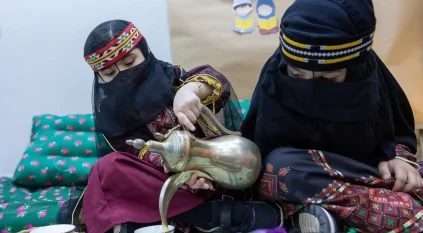 أزياء الأطفال التراثية تزين ليالي رمضان في الحدود الشمالية