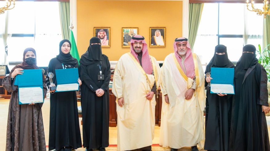 نائب أمير تبوك يستقبل الطالبات الحاصلات على مراكز متقدمة في الأولمبياد الوطني للإبداع العلمي
