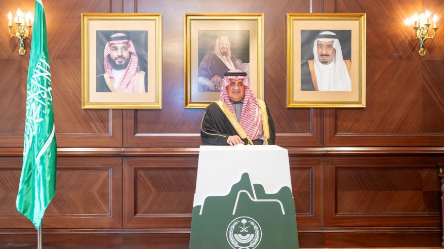 أمير تبوك يُدشِّن حملة “الجود منا وفينا” لتوفير مساكن كريمة للأسر المستحقة