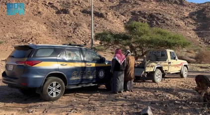 ضبط شخصين مخالفين لنظام البيئة لقطعهما الأشجار في تبوك