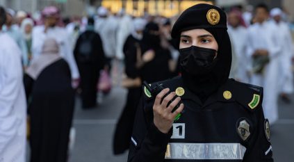مجندات دوريات الأمن في المسجد الحرام يقدمن جهودًا ميدانية لخدمة ضيوف الرحمن