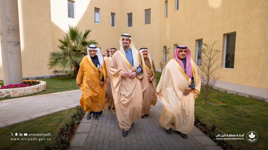 أمين منطقة الرياض يفتتح مبنى بلدية حوطة سدير
