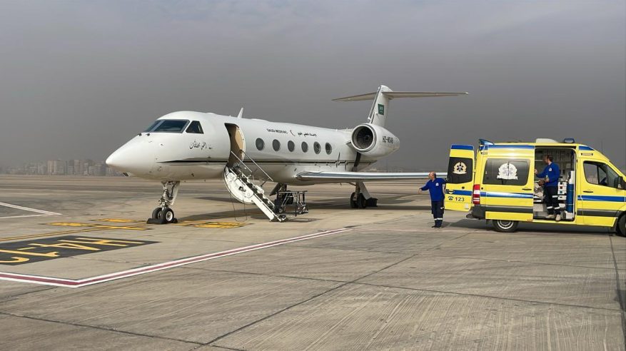 سفارة السعودية لدى مصر تتابع إخلاءً طبيًا لثلاثة مواطنين إلى المملكة