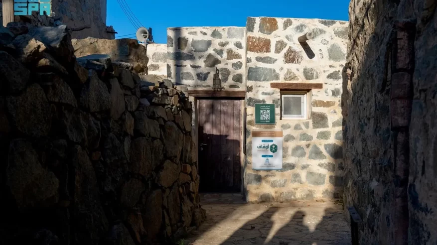 بالطين والحجر.. مشروع الأمير محمد بن سلمان يطوّر مسجد صدر إيد بالنماص