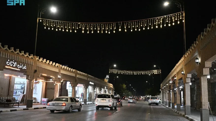 شوارع نجران وميادينها تتزين بالفوانيس مع قرب شهر رمضان
