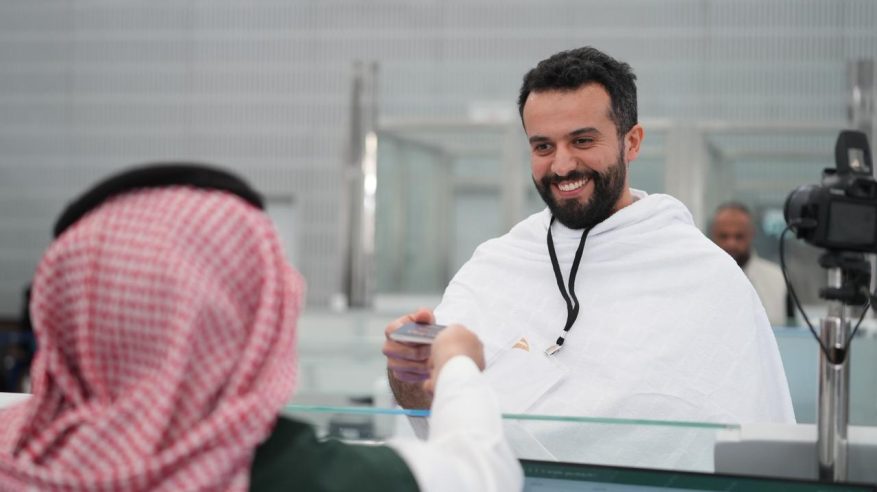 الجوازات.. خدمة إنسانية تصنع ابتسامة ضيوف الرحمن منذ اللحظة الأولى