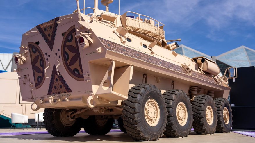 “وِرث” يضفي على مركبة الحرس الوطني هوية نجدية في معرض الدفاع العالمي