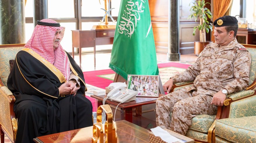  فهد بن سلطان يستقبل قائد المنطقة الشمالية الغربية