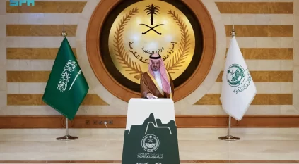 نائب أمير مكة المكرمة يُدشّن حملة “الجود منا وفينا”