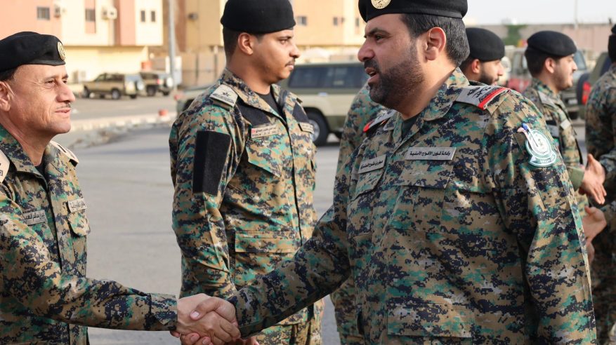 اللواء الركن عوض العنزي يتفقد قوات الأفواج الأمنية بعسير وجازان ويهنئهم بشهر رمضان