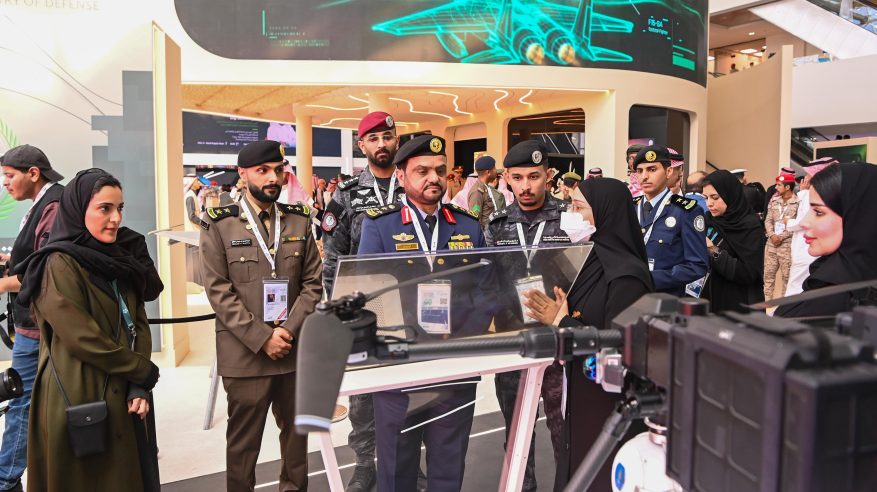 نائب قائد القوات الخاصة للأمن والحماية يزور معرض الدفاع العالمي 2026