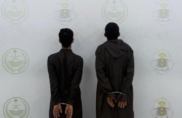 القبض على شخصين هشما زجاج مركبة متوقفة وسرقة ما بداخلها بالرياض