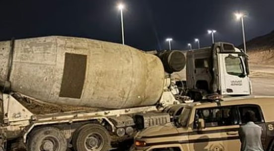 ضبط مقيم لتفريغه موادًا خرسانية في المدينة المنورة