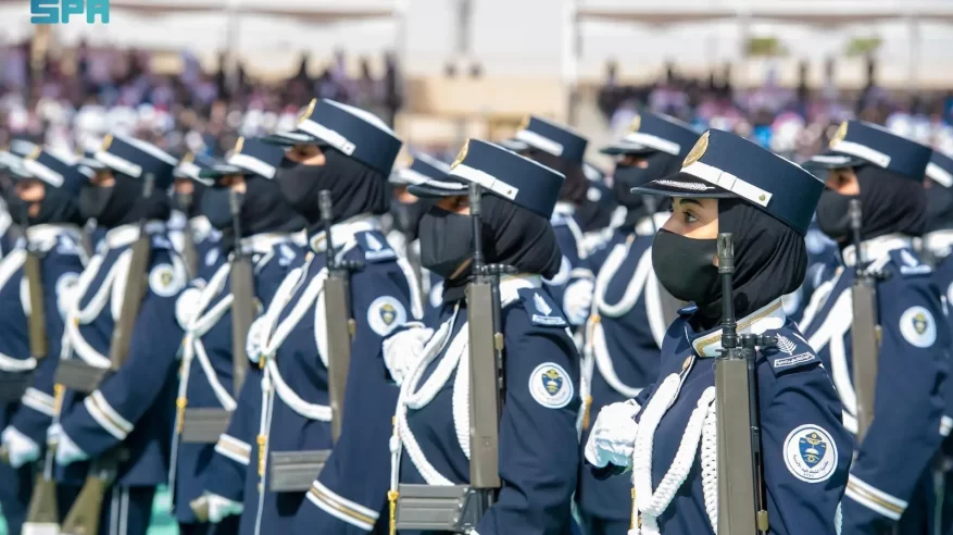 عرض عسكري ومهارات متقدمة في حفل خريجات كلية الملك فهد الأمنية