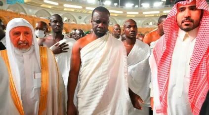 رئيس وزراء السنغال يؤدي مناسك العمرة