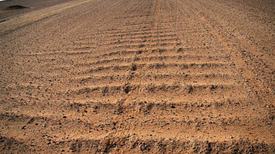 سبب تشكّل تموجات البطناج على الطرق غير المعبدة