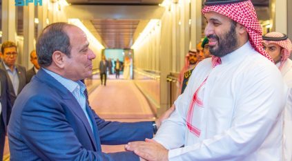 السيسي يغادر جدة وولي العهد في مقدمة مودعيه