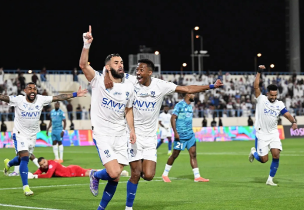 بنزيما هاتريك.. الهلال يقسو على الأخدود بسداسية نظيفة