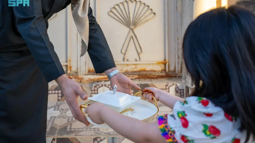 تبادل طعام الإفطار عادة رمضانية تعكس التكافل الاجتماعي في الشمالية