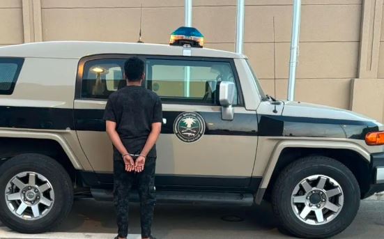 القبض على مقيم لنقله 3 مخالفين لنظام أمن الحدود بجازان