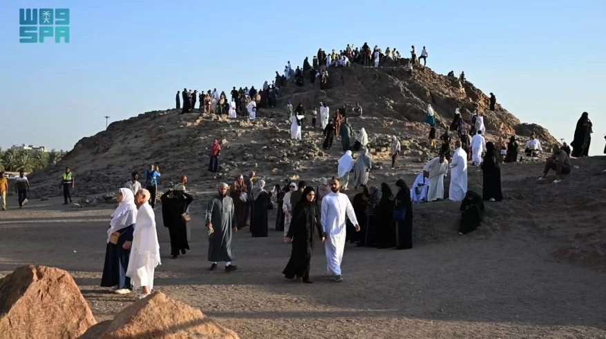 جبل الرماة بالمدينة المنورة مقصد للزوار وشاهد على صفحات من السيرة النبوية