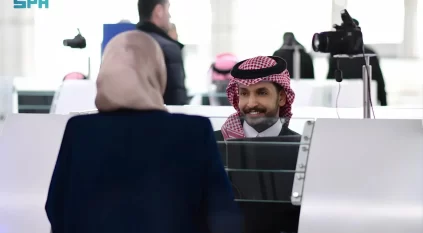 جوازات مطار الأمير محمد بن عبدالعزيز تستقبل ضيوف الرحمن القادمين للعمرة 