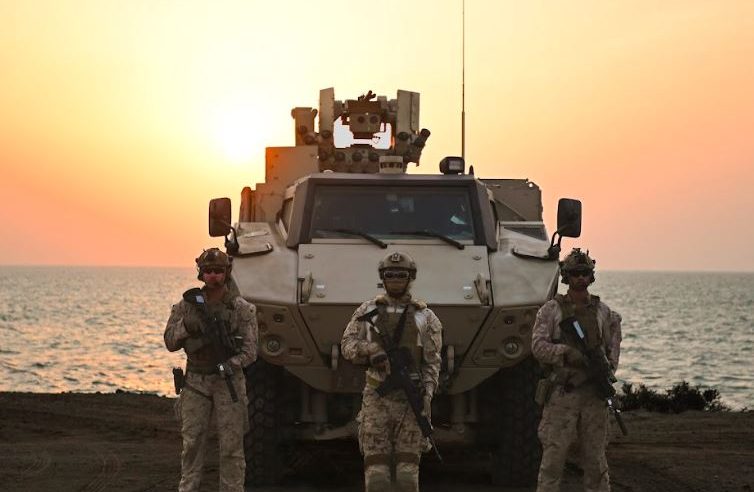 القوات البحرية ونظيرتها الأمريكية تنفذان التمرين البحري المختلط «المدافع الأزرق 26»