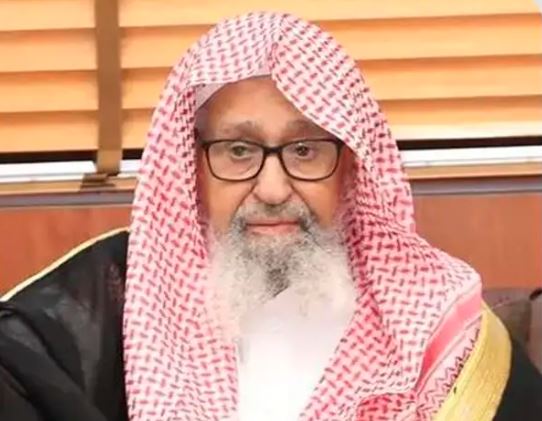 مفتي المملكة يهنئ القيادة والمسلمين بحلول رمضان ويدعو إلى اغتنامه بالطاعات