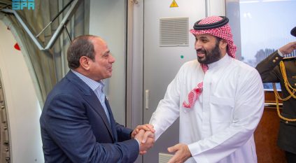 الرئيس المصري يصل إلى جدة وولي العهد في مقدمة مستقبليه