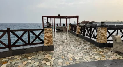 الأجواء الغائمة في جدة تضفي مشاهد طبيعية تجذب الزوار إلى واجهاتها البحرية