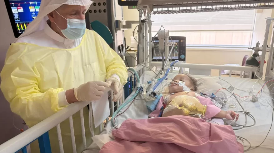 استقرار حالة التوأم الصومالي رحمة ورملا بعد 4 أيام من عملية فصلهما الناجحة