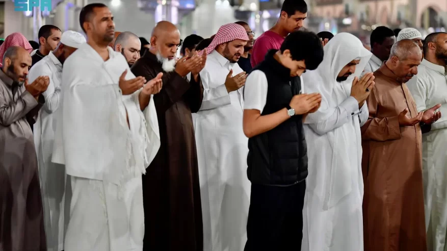 صلاة التهجد في المسجد الحرام ليلة 29 رمضان.. مشاهد إيمانية تفيض خشوعًا وسكينة