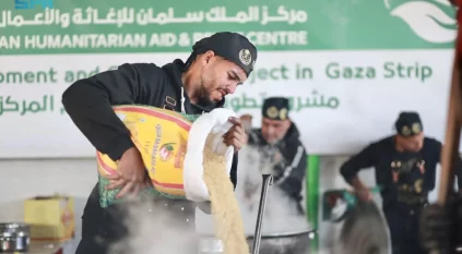 سلمان للإغاثة يوزّع أكثر من 24 ألف وجبة غذائية ساخنة في قطاع غزة